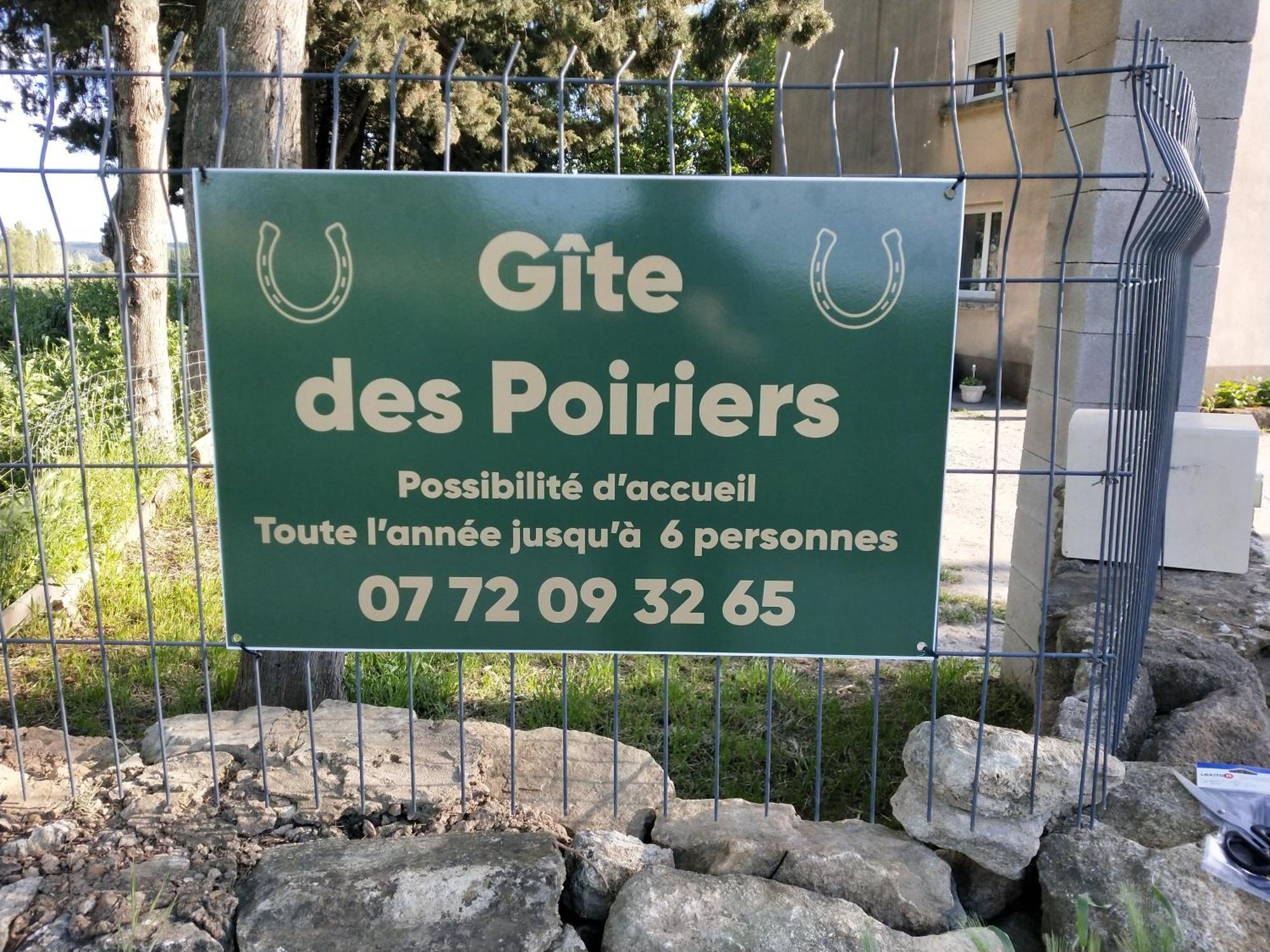 Le Gite Des Poiriers 于泽斯 外观 照片